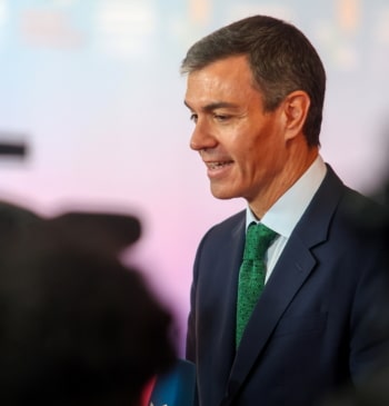 Sánchez alerta de que tras la prioridad nacional vendrán más "discriminaciones" a [...]