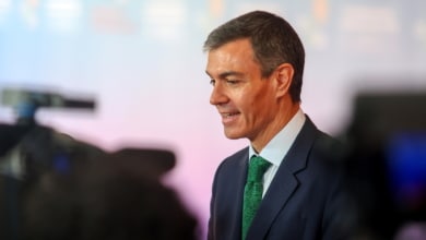 Sánchez alerta de que tras la prioridad nacional vendrán más "discriminaciones" a otros colectivos