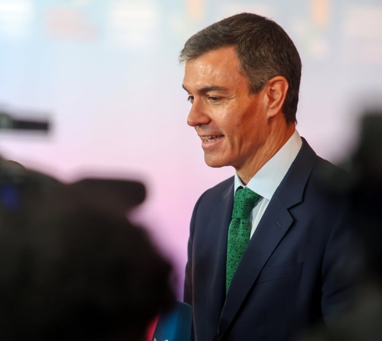 Sánchez alerta de que tras la prioridad nacional vendrán más "discriminaciones" a otros colectivos