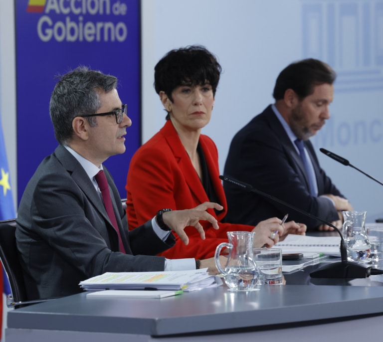 El Gobierno sale en tromba contra Peinado y eleva el choque con la Justicia