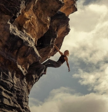 Charlize Theron en una de las escenas de 'Depredador Dominante'