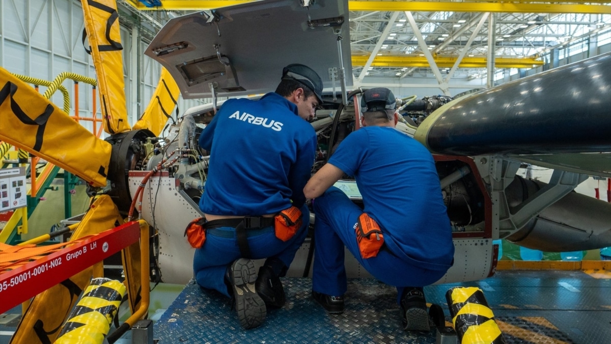 Operarios de Airbus en Sevilla.