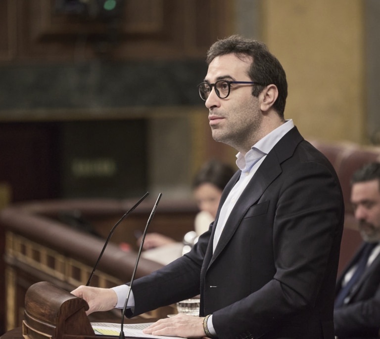 El gasto de las familias y empresas toca techo: el motor principal de la recuperación económica se desacelerará un 40% en 2027