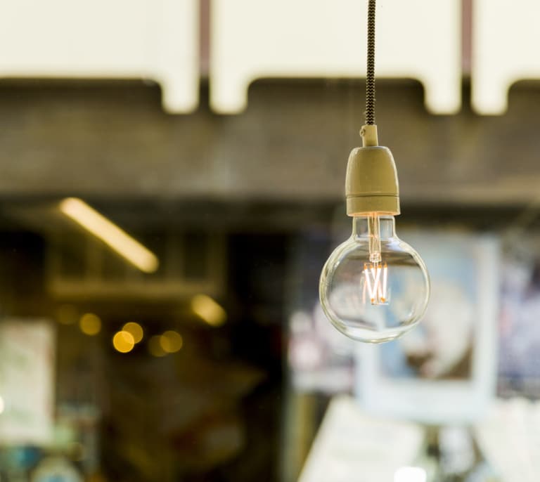 Precio de la luz hoy, 10 de abril de 2026: por qué días con precios similares tienen facturas distintas