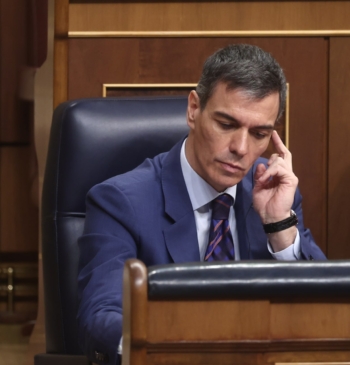 La deuda pública se dispara desde los 25.000 hasta los 34.000 euros [...]