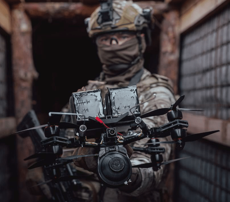 Redes, cables, inhibidores y drones: cómo defenderse de los robots soldado que ya luchan en Ucrania