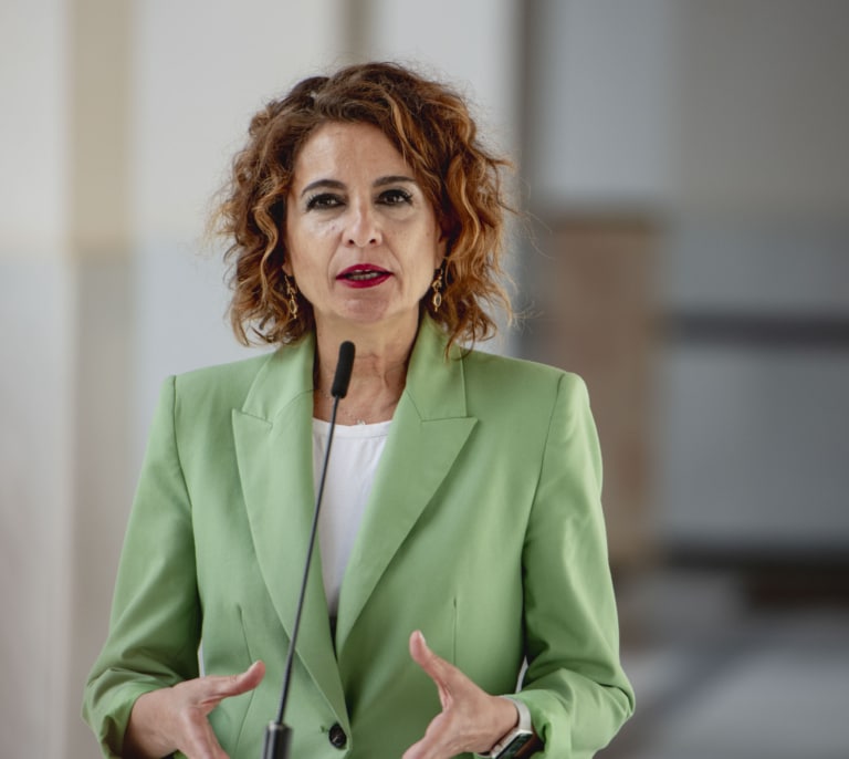 Cádiz echa un pulso a Montero y le impide cerrar ya todas sus listas para las andaluzas