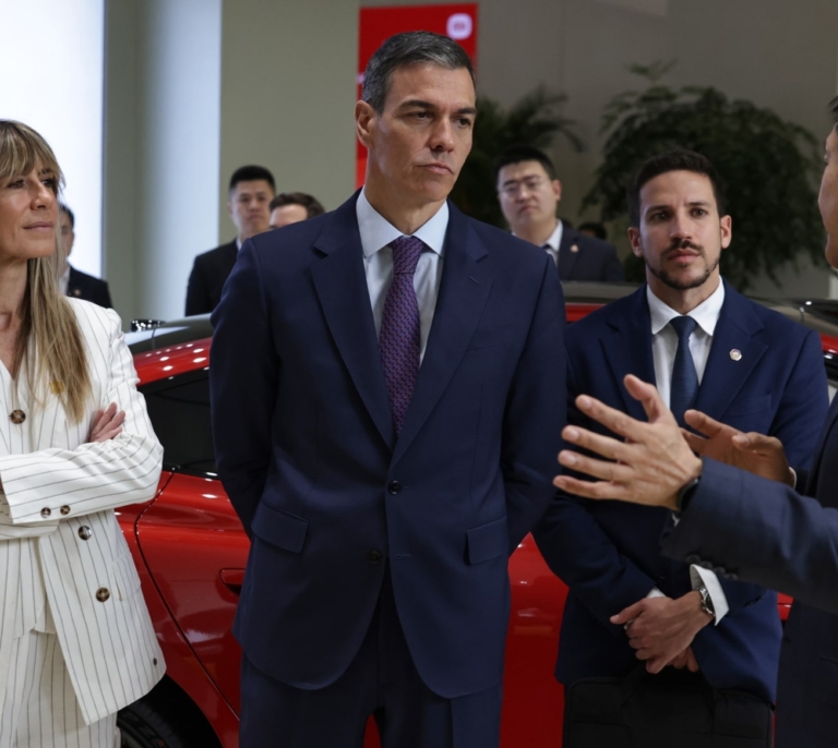 El Gobierno, indignado por la "salvajada" del procesamiento de Begoña Gómez: "Es una locura que el PP valide el auto del juez"