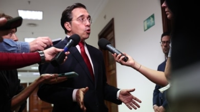 Albares reabre la embajada en Teherán para respaldar "el esfuerzo por la paz"