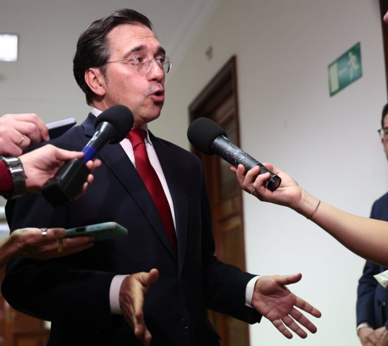 Albares reabre la embajada en Teherán para respaldar "el esfuerzo por la paz"