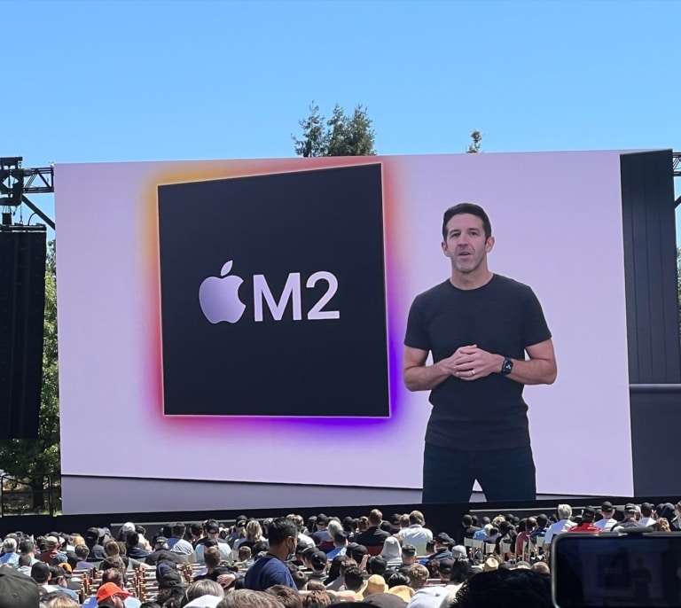 Quién es John Ternus, el padre de los chips de Apple que sucederá a Tim Cook