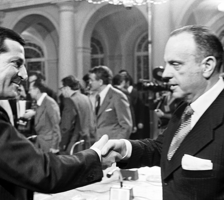 PP y PSOE se unen en el Senado para preparar un homenaje a Adolfo Suárez por el 50 aniversario de su nombramiento