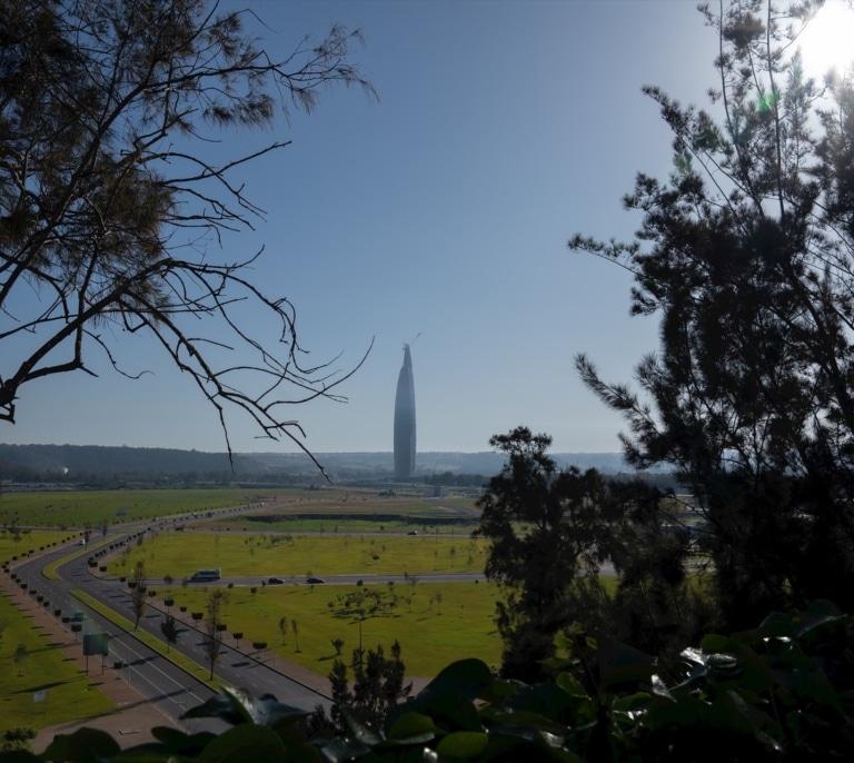 La Torre Mohammed VI se incorpora al ‘skyline’ de Rabat como icono de la modernidad marroquí