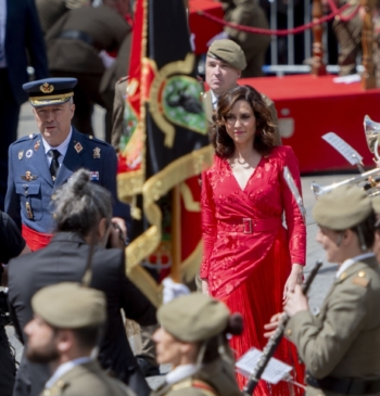 Robles firma el cese del representante de las Fuerzas Armadas ante Ayuso, [...]