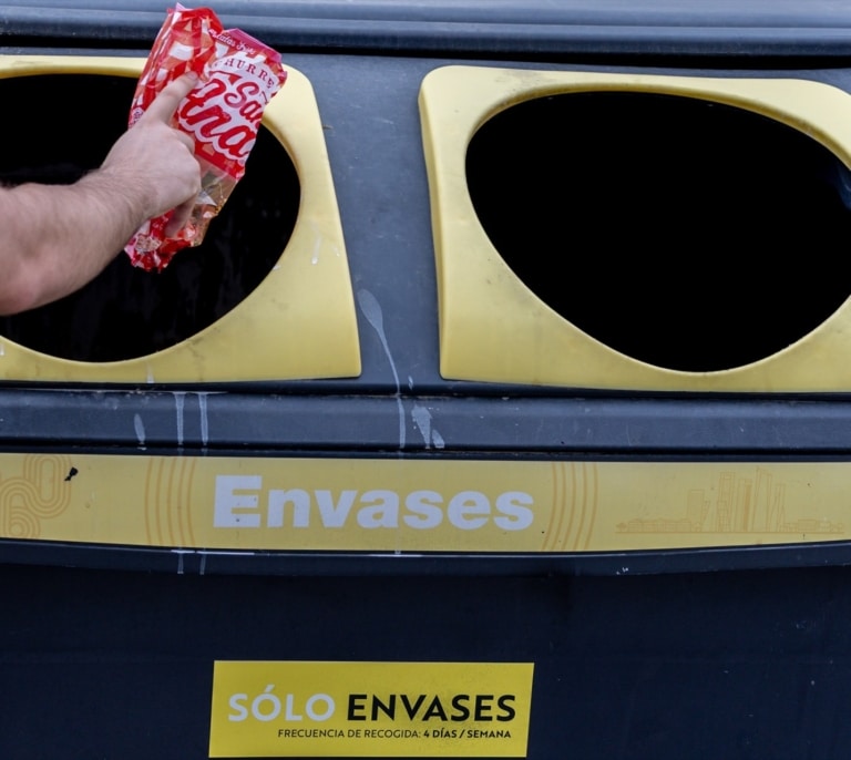 Estas son las personas que tienen derecho a la devolución de la tasa de basuras en Madrid