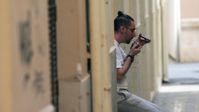 Reino Unido aprueba una ley que prohibirá fumar de por vida a los nacidos a partir de 2009