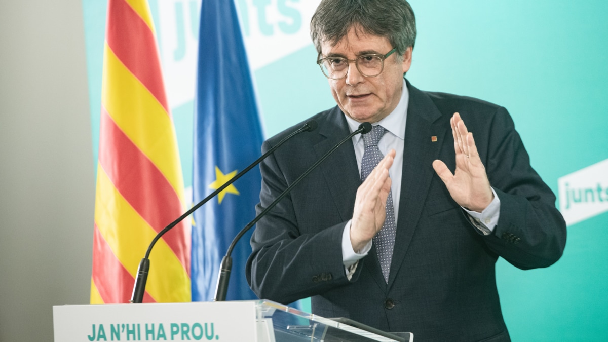 Puigdemont culpa a los socialistas de los cánticos de Cornellá: "La agenda españolizadora del PSC comporta esto"