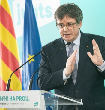Puigdemont culpa a los socialistas de los cánticos de Cornellá: "La agenda [...]