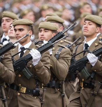 Los militares celebran la jornada de 35 horas pero avisan: "Si para [...]