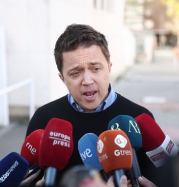 Errejón ratifica ante el juez su querella a Mouliaá sin la presencia [...]