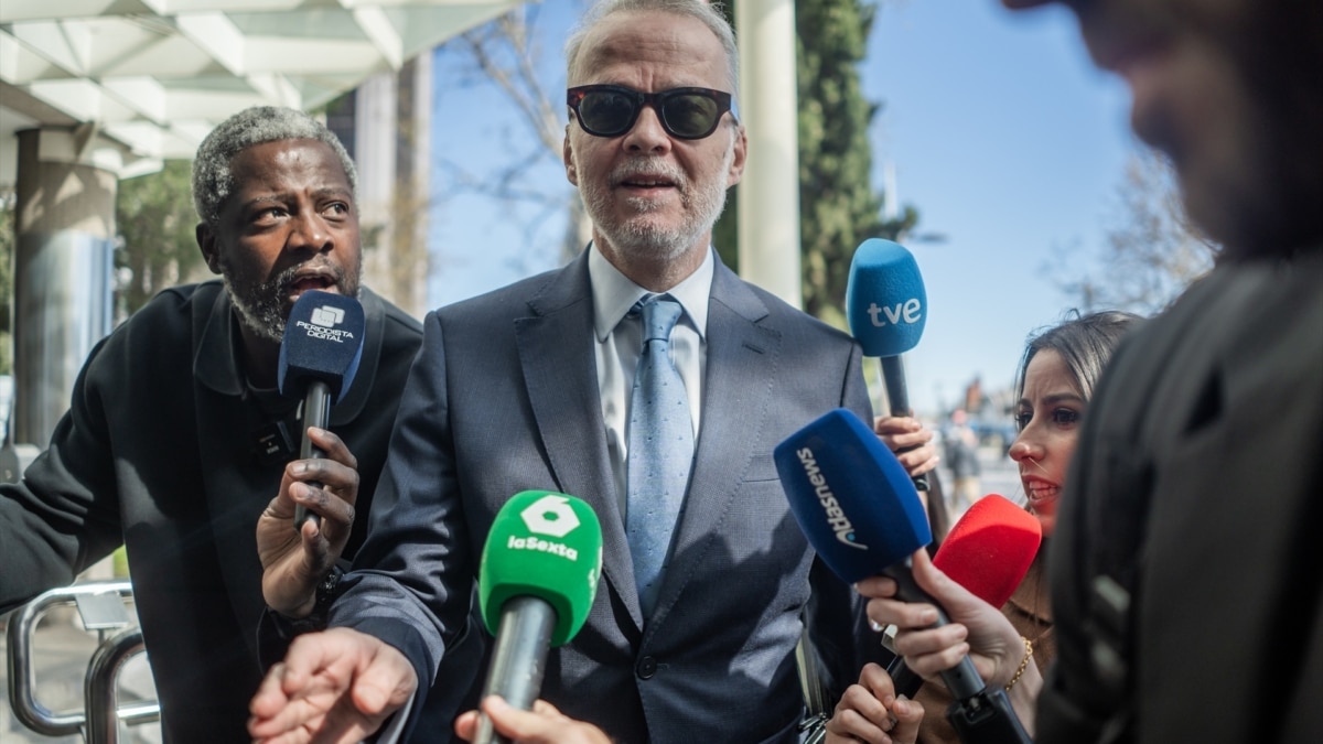 Antonio Camacho, abogado de Begoña Gómez, llega a los Juzgados.