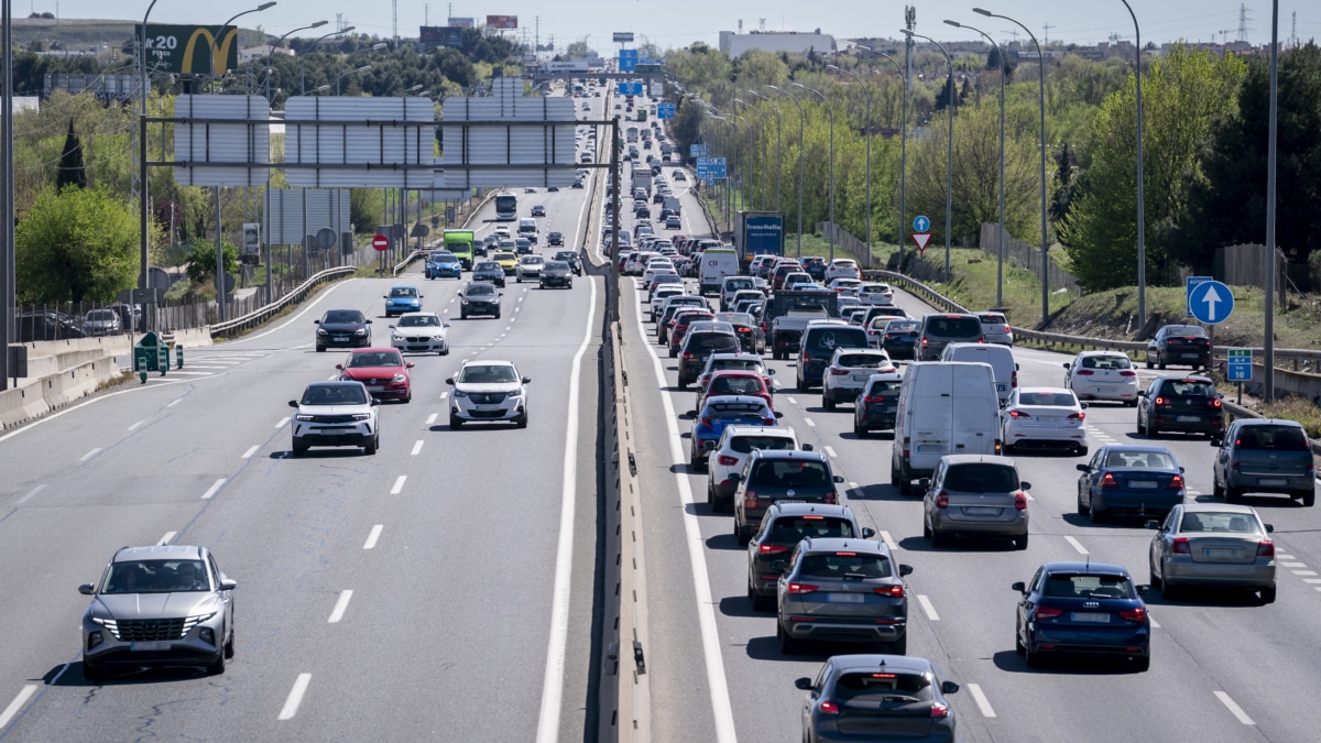 Decenas de vehículos durante la segunda operación salida con motivo de la Semana Santa 2026.