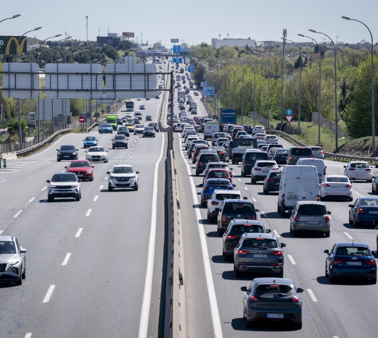 Las grandes constructoras piden un peaje anual de 111 euros para conservar carreteras