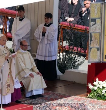 León XIV convoca una vigilia por la paz y llama a no [...]