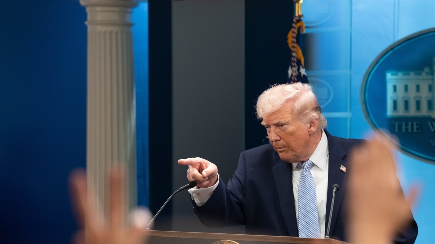 Trump advierte a Irán que cese el cobro a petroleros en Ormuz: 