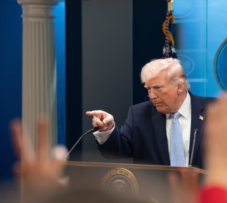 Trump advierte a Irán que cese el cobro a petroleros en Ormuz: "¡Más les vale que no lo hagan!"