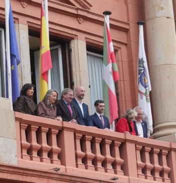 Bustinduy se sube al balcón 'republicano' de Eibar el 14 de abril