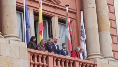 Bustinduy se sube al balcón 'republicano' de Eibar el 14 de abril