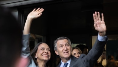 Feijóo reivindica que el sitio de España es con María Corina "y no con la dictadura a escondidas en el aeropuerto de Barajas"