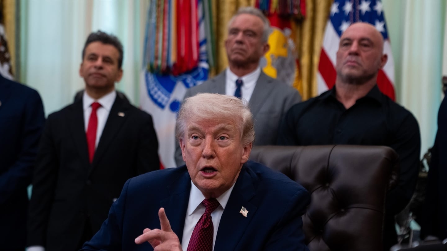 Trump ordena a la marina atacar cualquier embarcación sospechosa de minar el estrecho de Ormuz