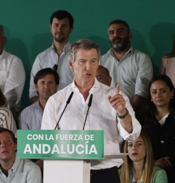 Feijóo cree que Moreno "merece" repetir mayoría absoluta en Andalucía