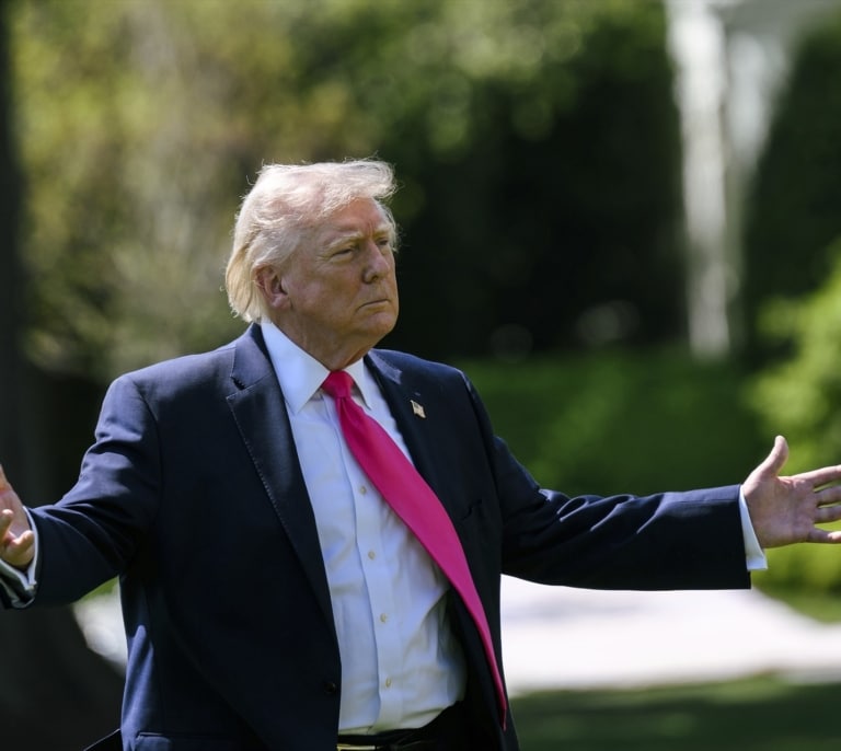 Trump abre la puerta a retomar las negociaciones con Irán este viernes en Pakistán