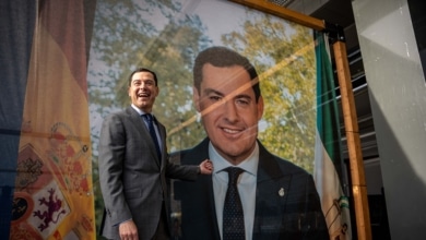 Hasta Tezanos le da mayoría absoluta a Juanma Moreno en las elecciones de Andalucía