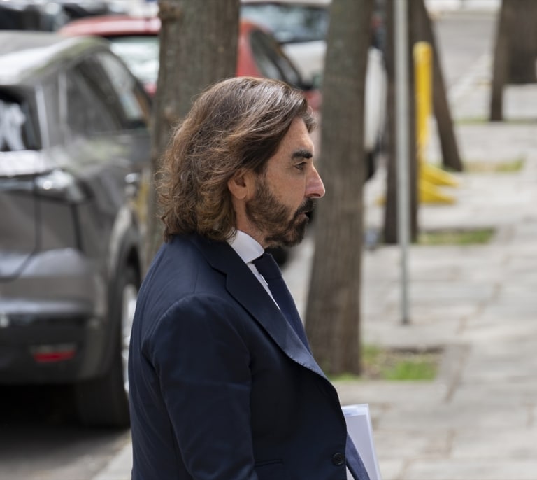 Los interrogantes que deja una hora de negativas de Javier Hidalgo en el juicio del 'caso mascarillas'
