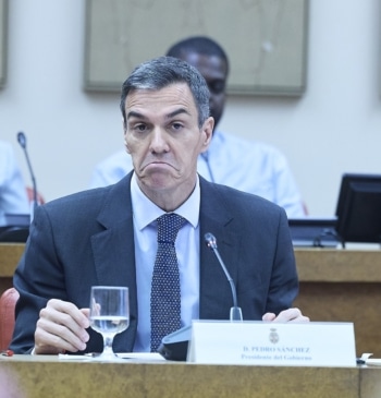 El general de Sánchez contra la generala Ayuso