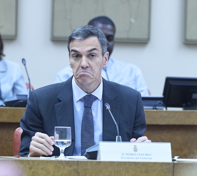 El general de Sánchez contra la generala Ayuso