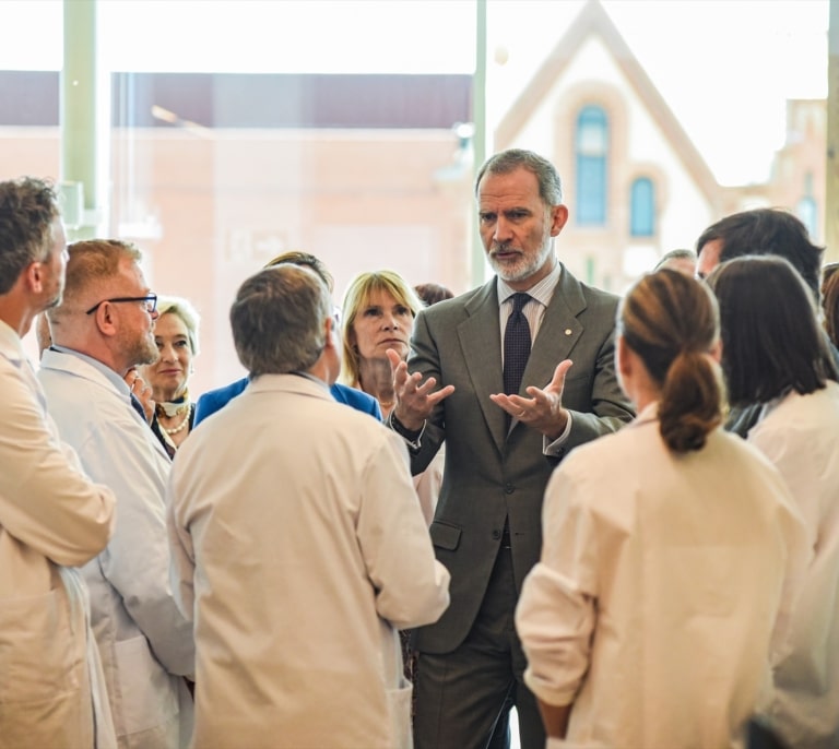 Felipe VI inaugura el CaixaResearch Institute: las mejores imágenes del centro pionero en inmunología
