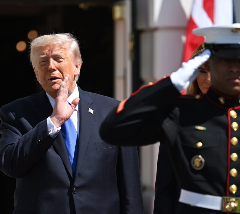 Trump amenaza con retirar sus tropas de España e Italia por su postura sobre Irán