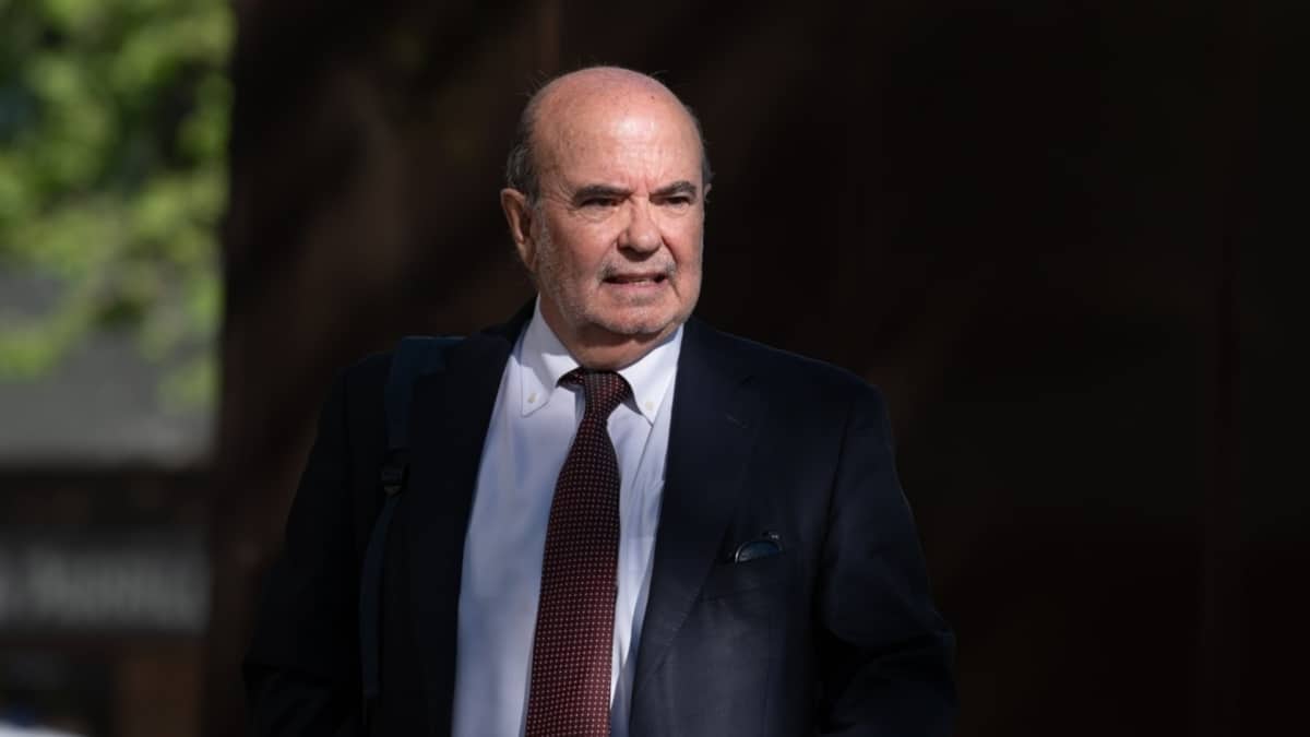 El exvicepresidente de la Junta de Andalucía, Gaspar Zarrías, a su llegada para declarar como testigo en el juicio por el caso ‘Leire Díez’, en los juzgados de Plaza Castilla.