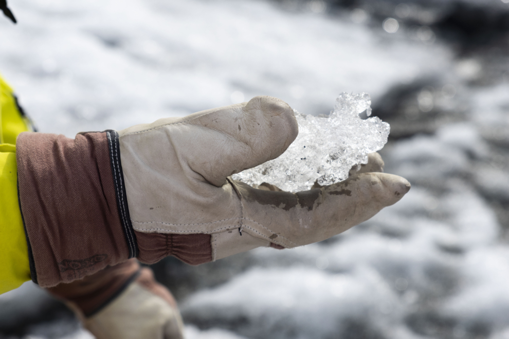 Hielo del glaciar Sólheimajökull con burbujas de aire atrapadas.