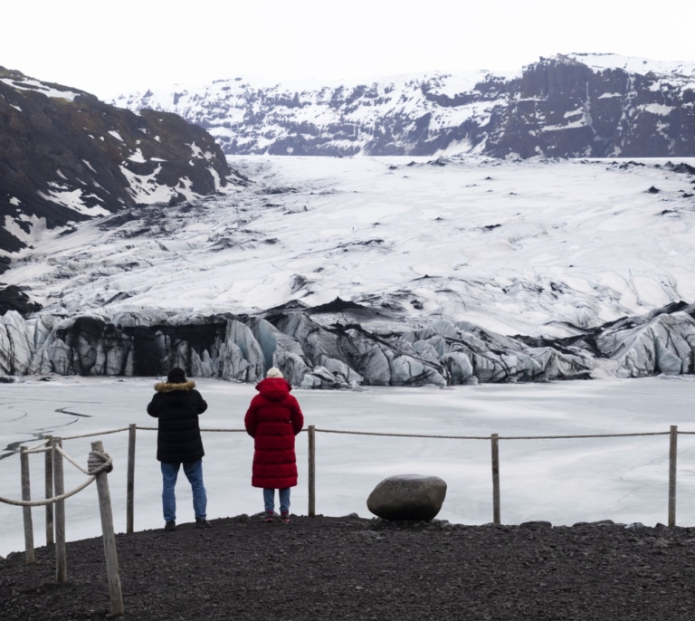 Dentro del glaciar islandés Sólheimajökull: "Su deshielo anual equivale al agua que consumen 2.000 personas en su vida"