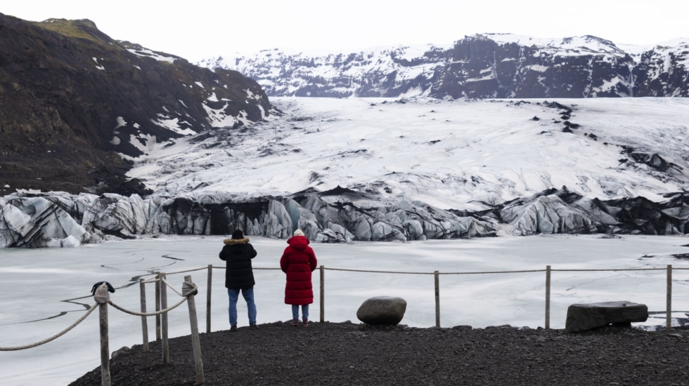 Dentro del glaciar islandés Sólheimajökull: "Su deshielo anual equivale al agua que consumen 2.000 personas en su vida" 