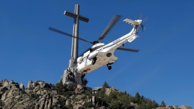 El Gobierno coloca como representante militar ante Ayuso al piloto que sacó a Franco del Valle de los Caídos