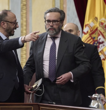 La suspensión de sueldo sobrevuela actos como el del diputado de Vox [...]