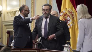 La suspensión de sueldo sobrevuela actos como el del diputado de Vox que se encaró con Gómez de Celis