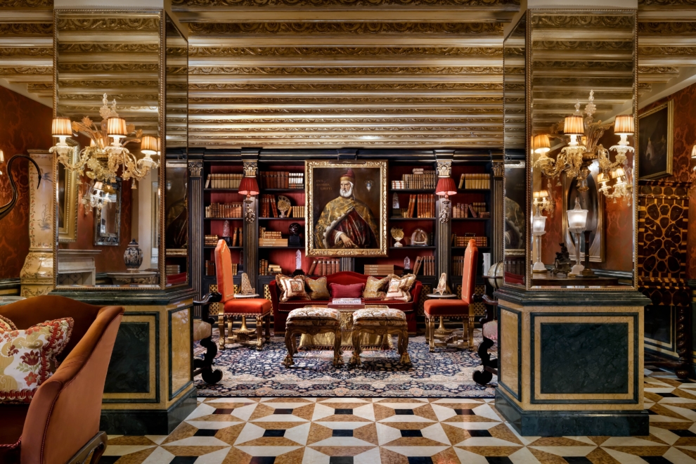 Biblioteca del Gritti con uno de los retratos del dogo Andrea Gritti.